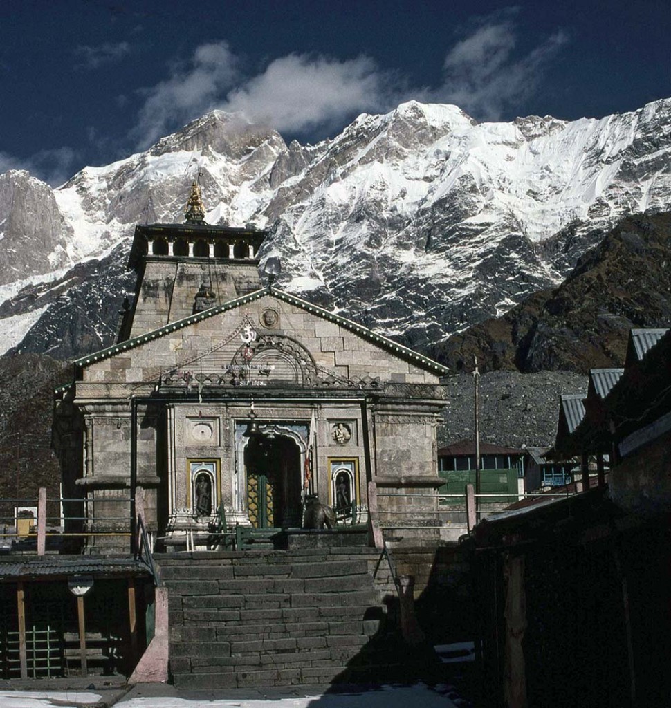 kedarnath-temple-and-mountain