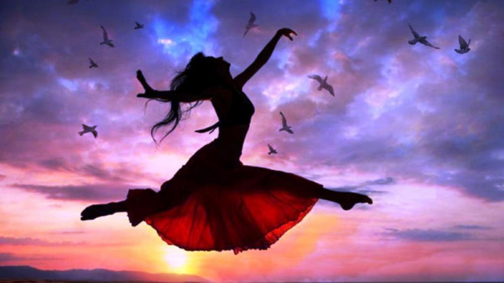 ws_Woman_Free_Flying_Sunset_Birds_1280x720